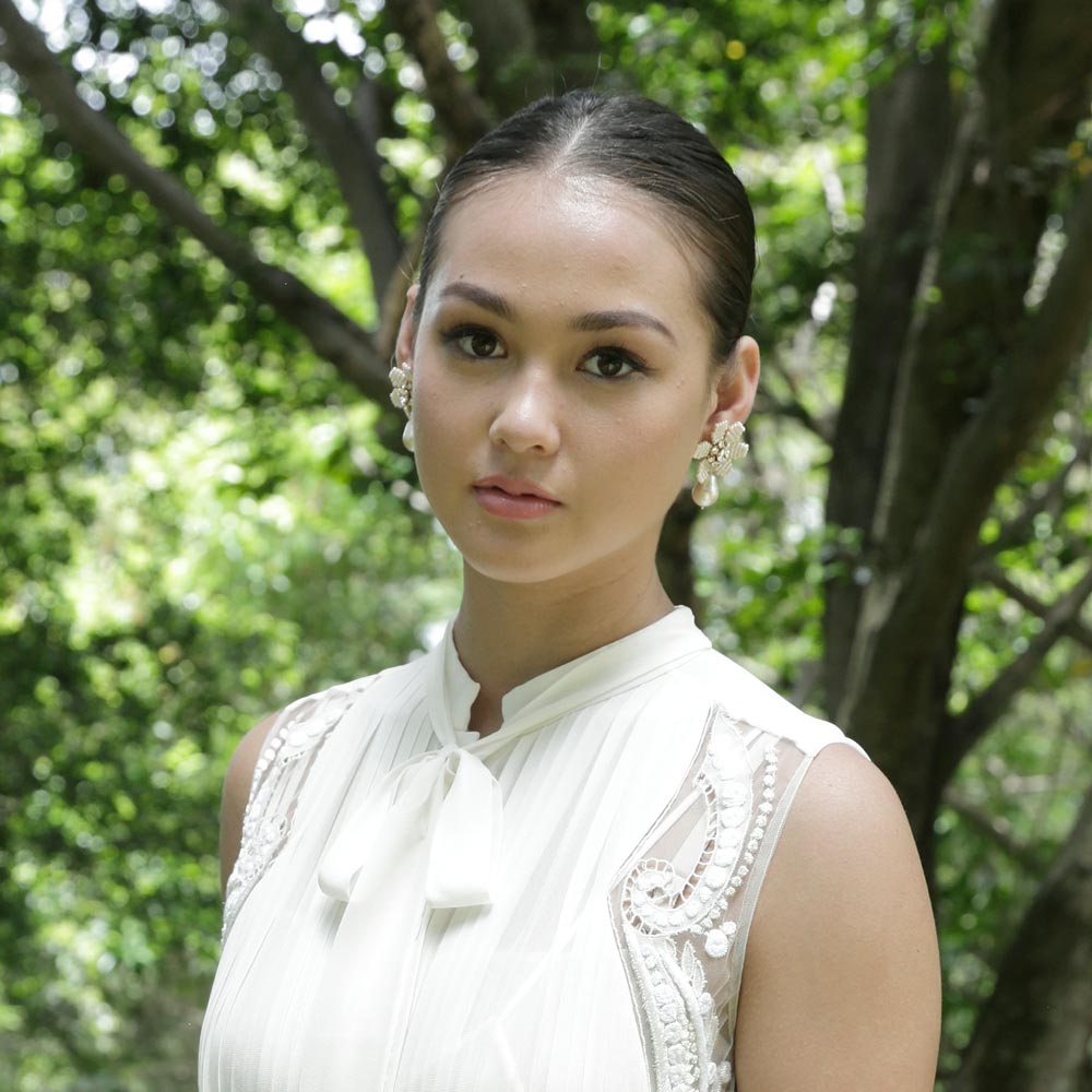 コットンパールとビーズフラワーイヤリング