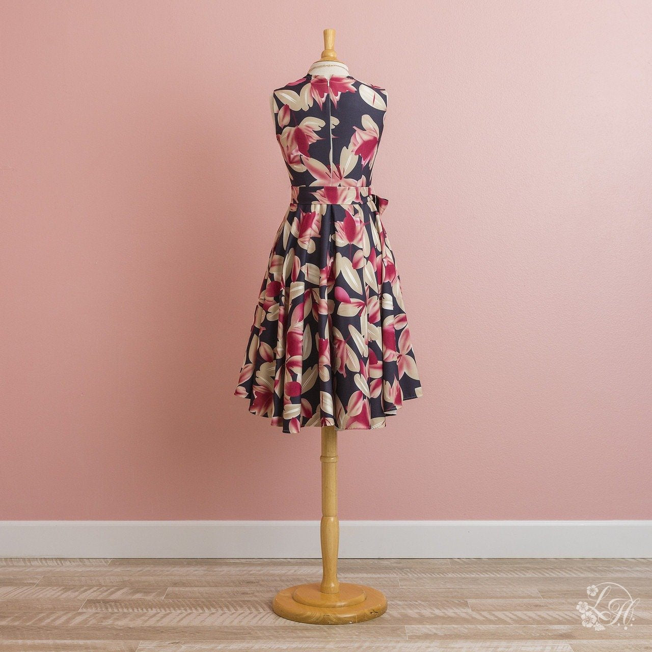 ブラック花柄ミニワンピース