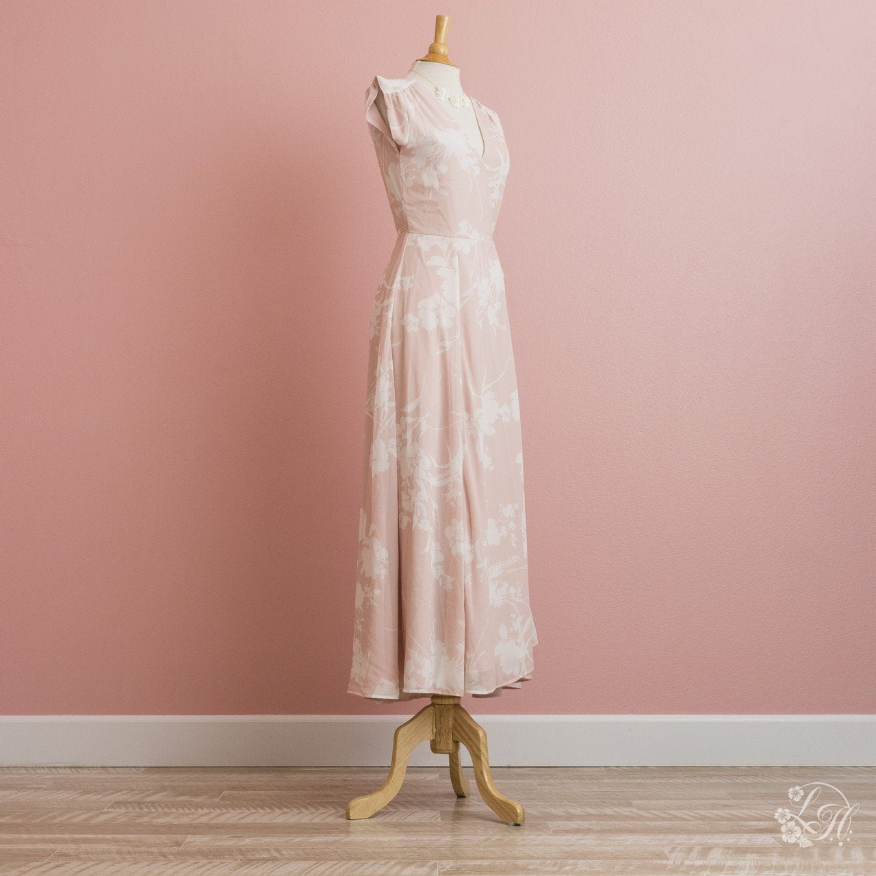 ベージュピンクドレス