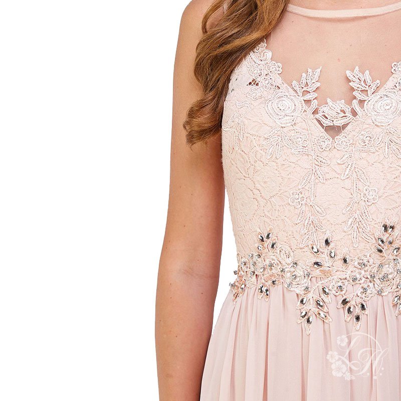 ピンクのレースとビジュー付きロングドレス