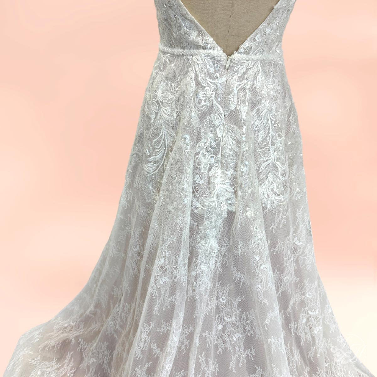 VネックAラインドレス