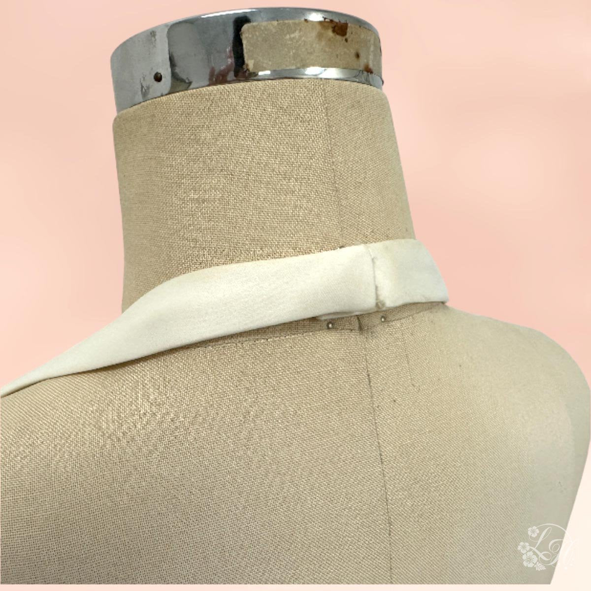 ホルターサテンドレス