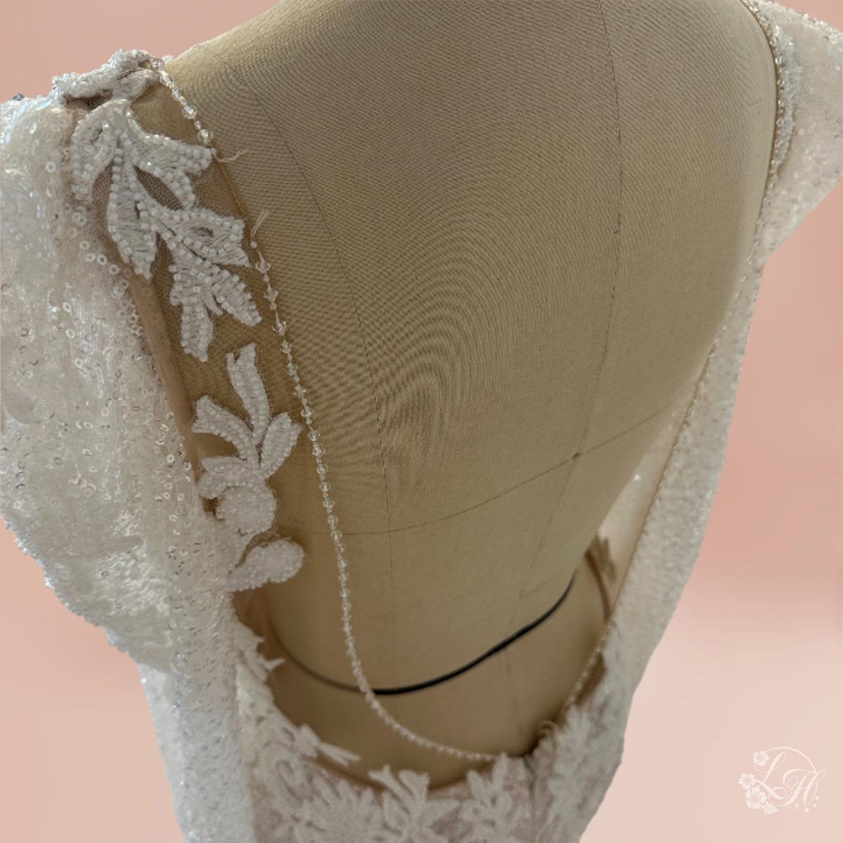 長袖スパークリービーズドレス