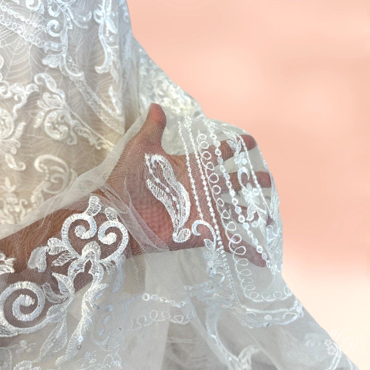 レースホルタードレス