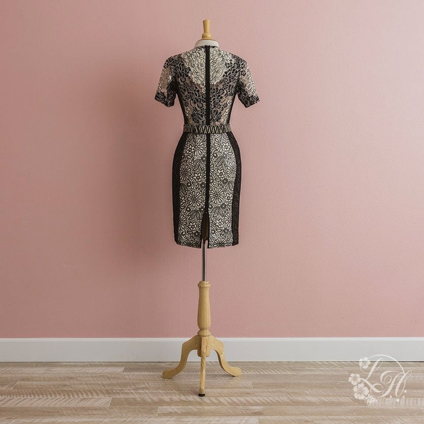 バイロンラーズのレースシースドレス